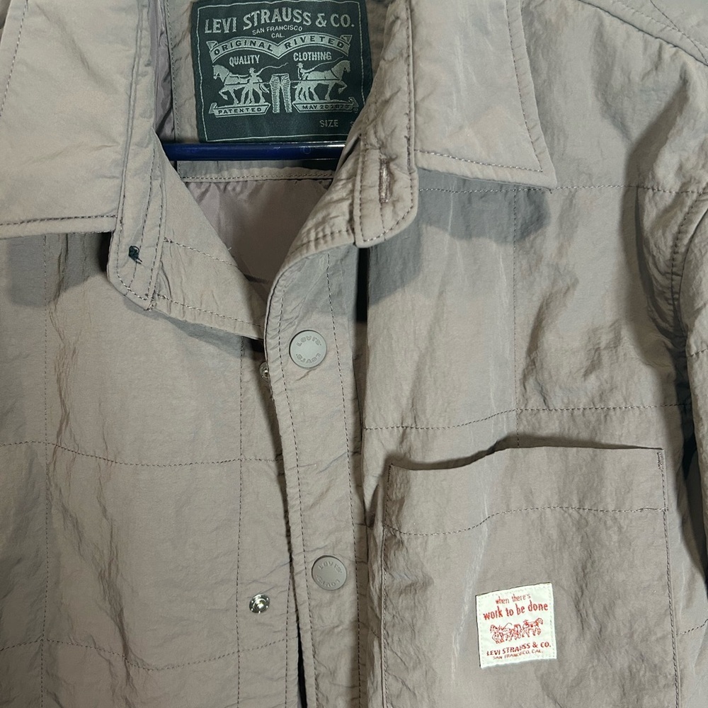 Levi's Men's Quilted Tan-Brown Lightweight Shirt Jacket - Picture 2 of 2